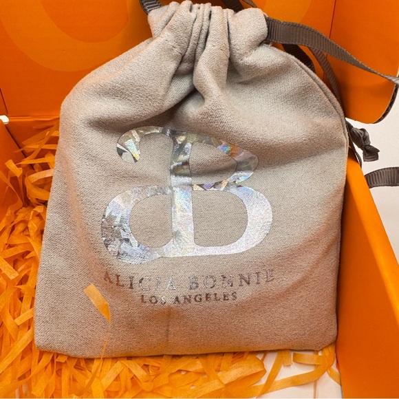 Alicia Bonnie - Emerald green / Gold earrings- NWT - giftable - Picture 2 of 8